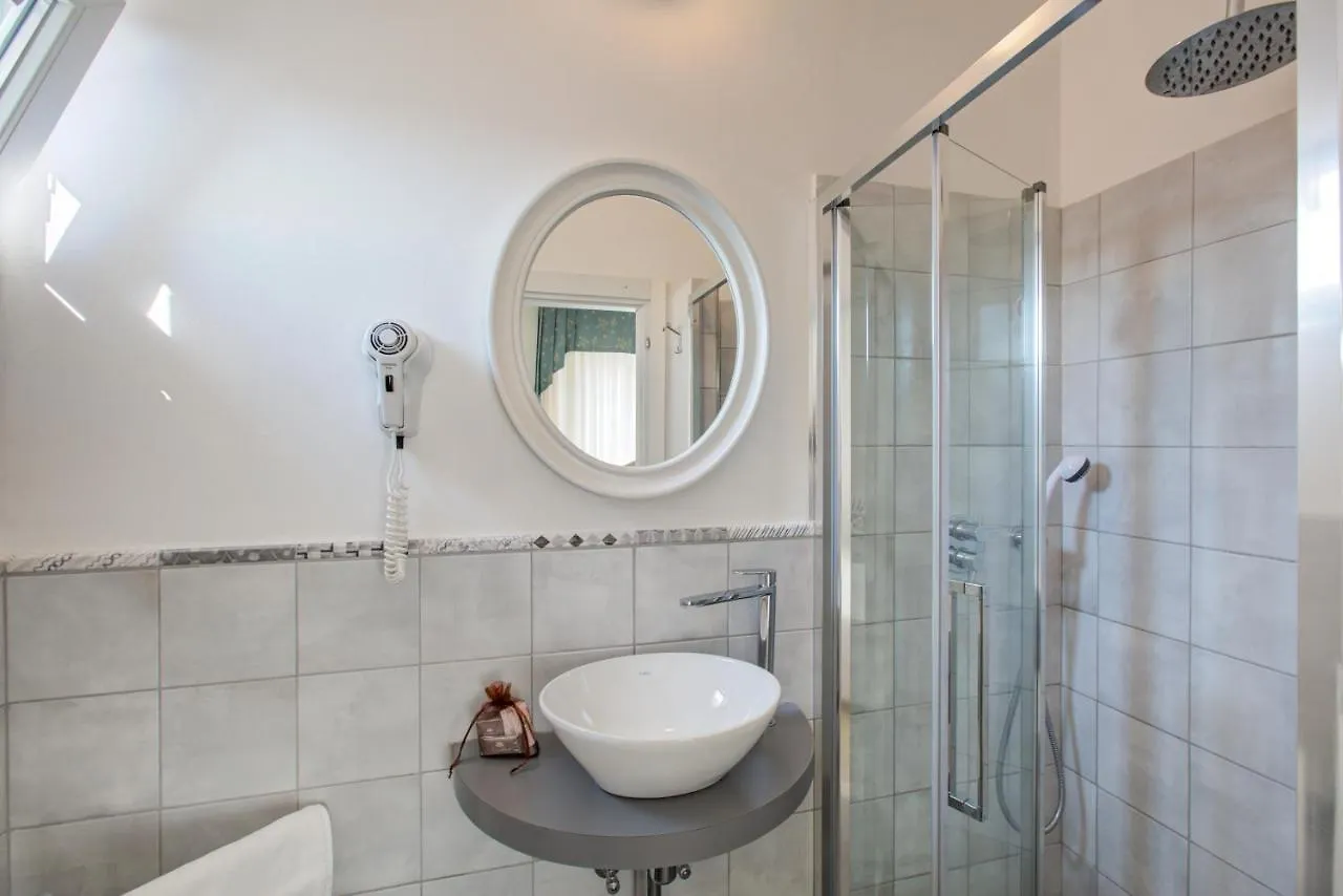 B&B Tres Jolie Cattolica Italy