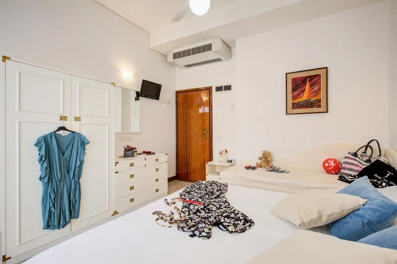 B&B Tres Jolie Cattolica Hotel