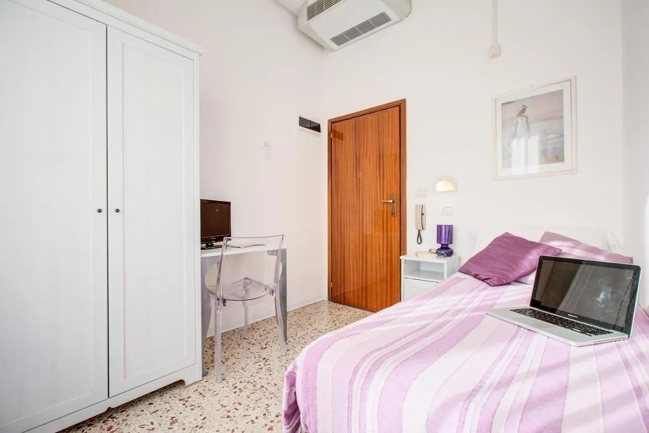 B&B Tres Jolie Cattolica 3*,