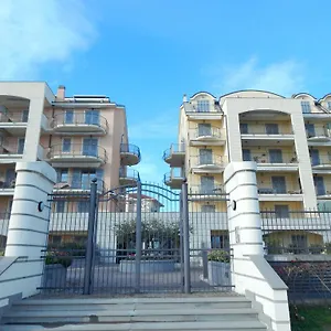 La Perla Aparthotel Finale Ligure